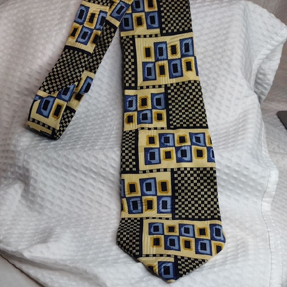Conte Di Milano 100% Silk Geometric Patterned Tie